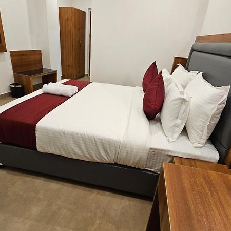Indiana Hills Hotel Шилонг Екстериор снимка