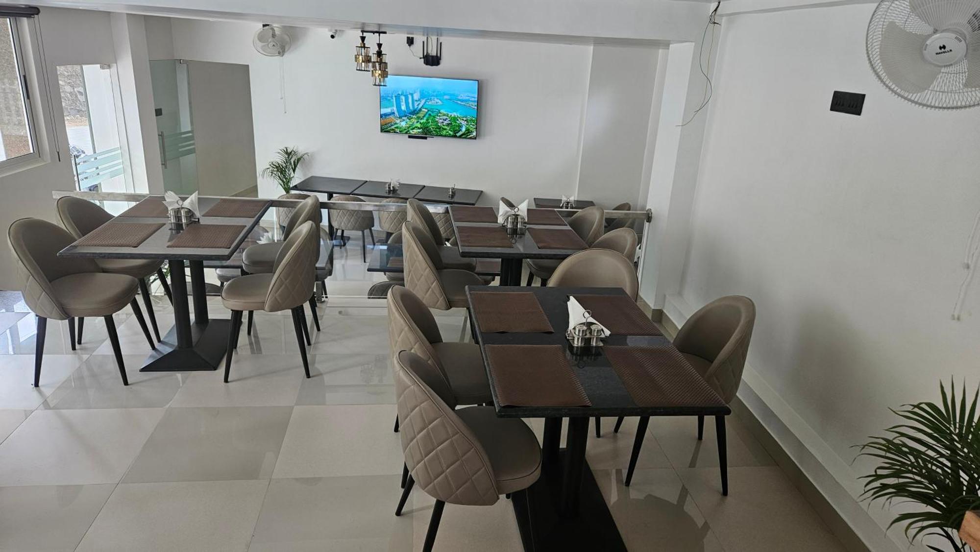 Indiana Hills Hotel Шилонг Екстериор снимка