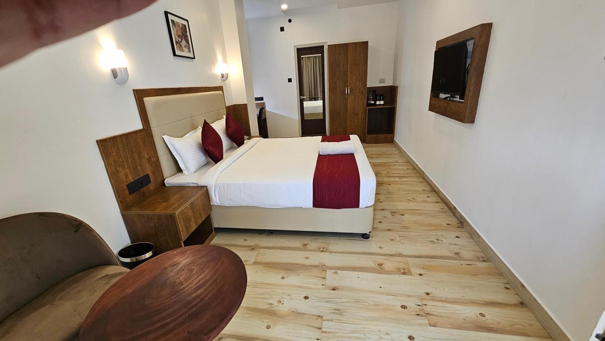 Indiana Hills Hotel Шилонг Екстериор снимка