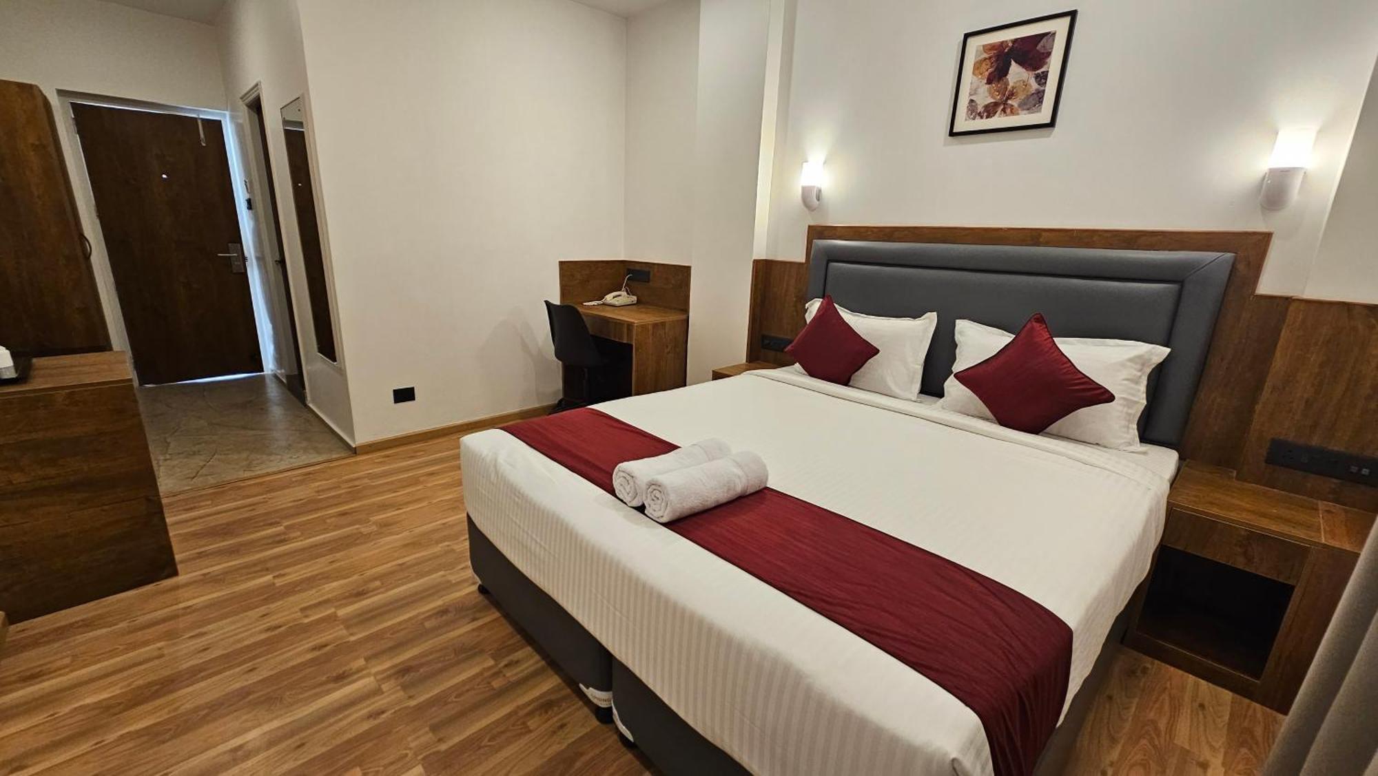 Indiana Hills Hotel Шилонг Екстериор снимка